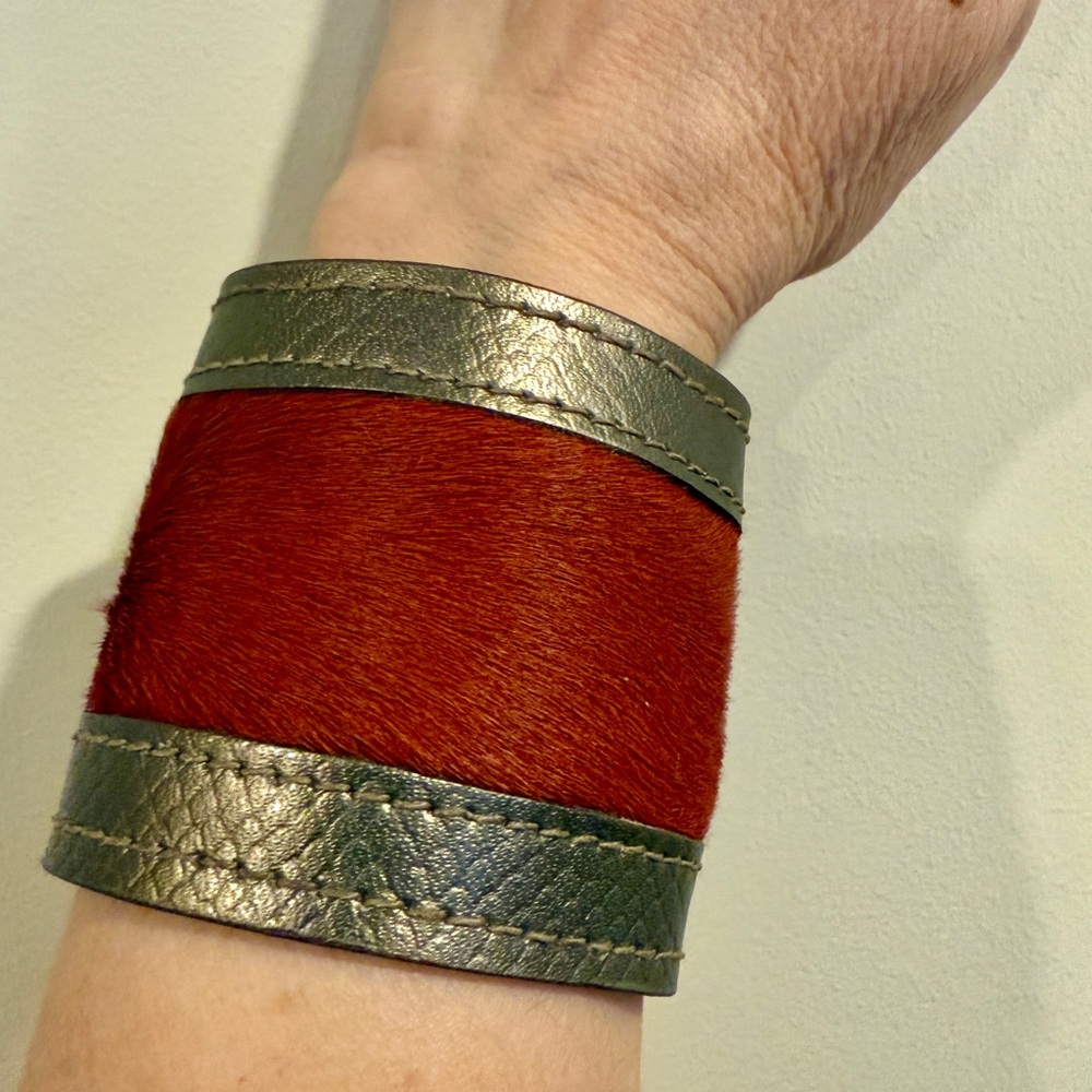 DEEP RED/RUST FAUX FUR AND LEATHER CUFF BRACELET.